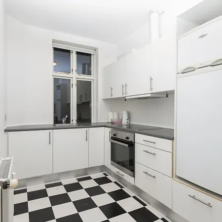 Apartment In - Close To Everything 4 People